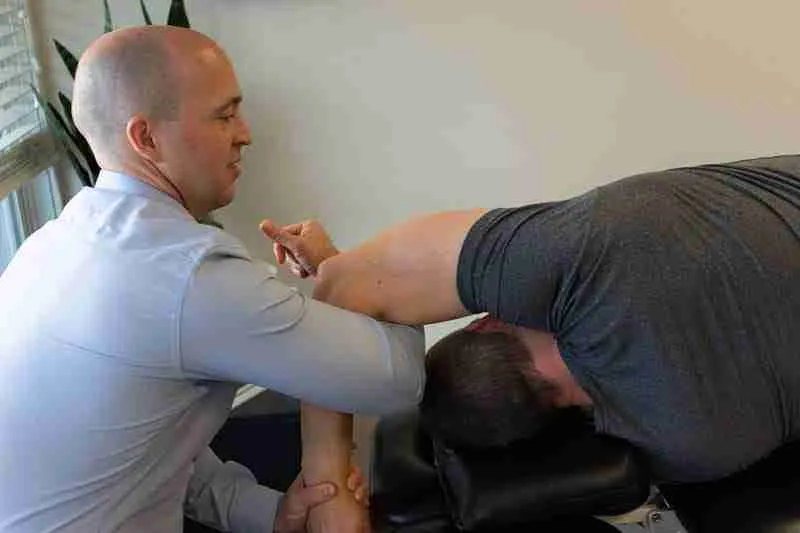 Shoulder treatment on the table